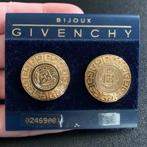 🎀 Gold GIVENCHY vintage stud earrings. 🎀